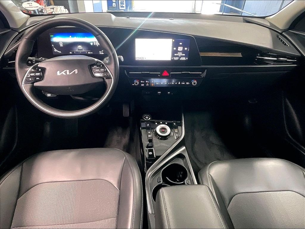 Used 2025 Black Kia Wind image 22
