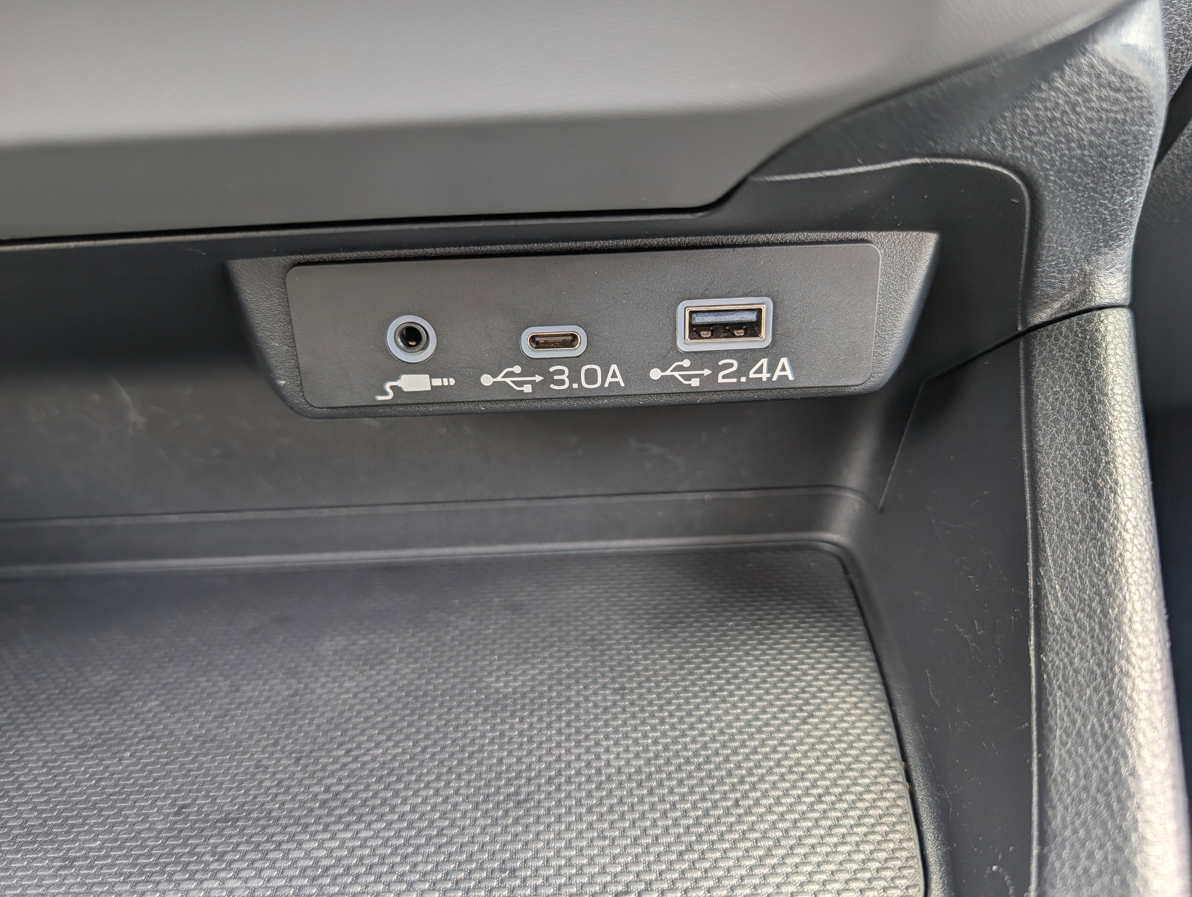 Used 2025 Crystal Black Silica Subaru Premium image 33