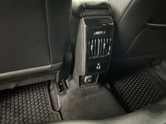 Used 2025 Silver Jeep Latitude image 22