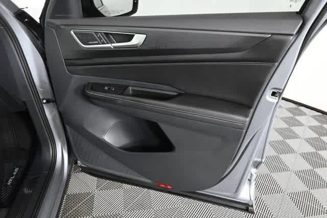 New 2026 silver mist metallic Volkswagen 2.0T SEL Premium R-Line image 19