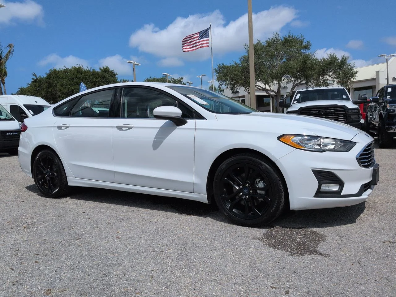 Used 2019 Oxford White Ford SE image 2