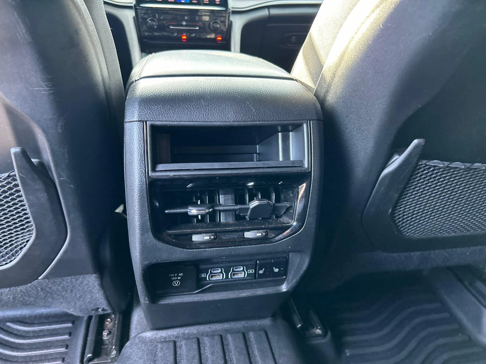 Used 2024 Diamond Black Crystal Pearlcoat Jeep Limited image 33