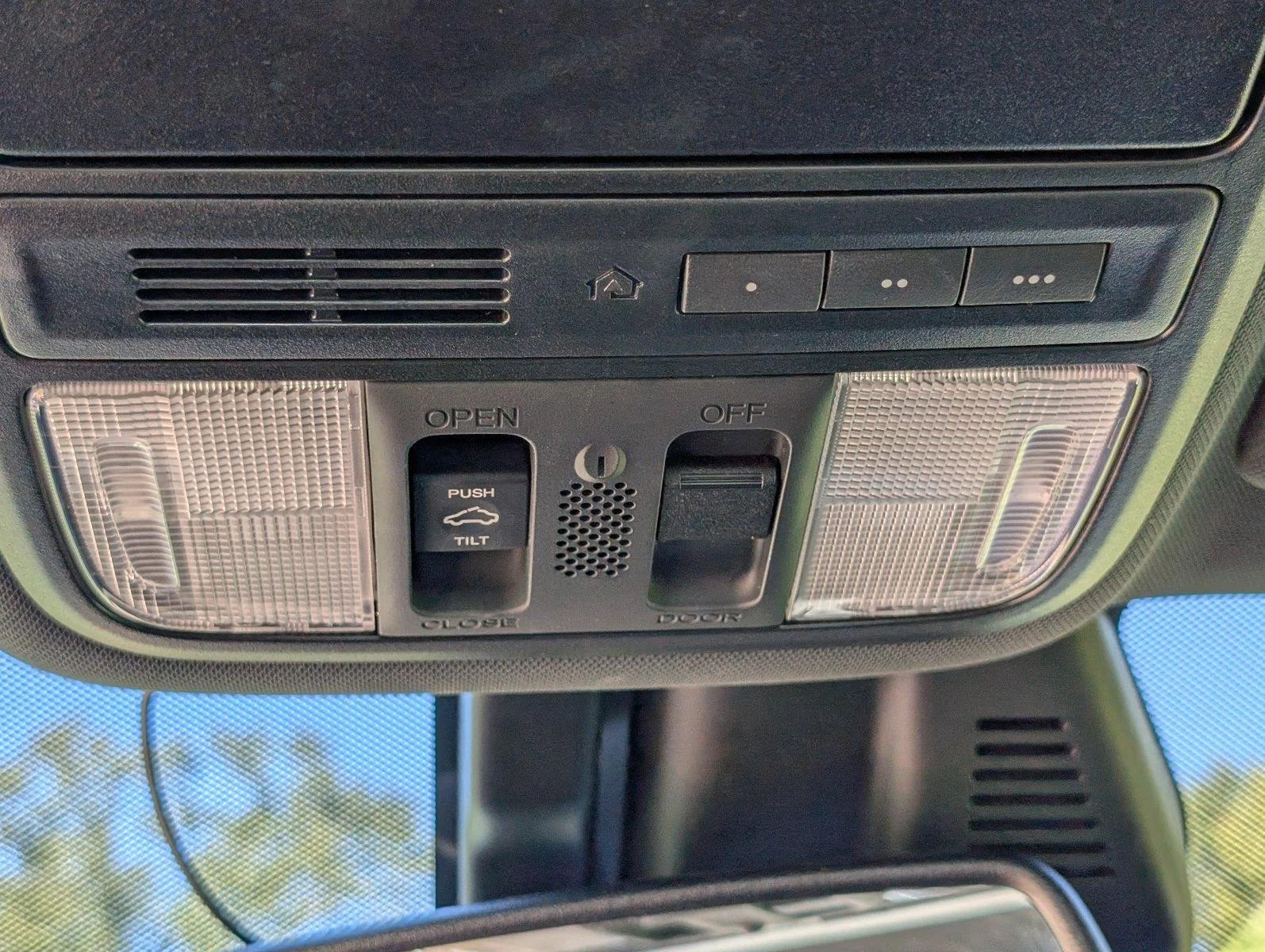 Used 2017  Honda Touring image 21