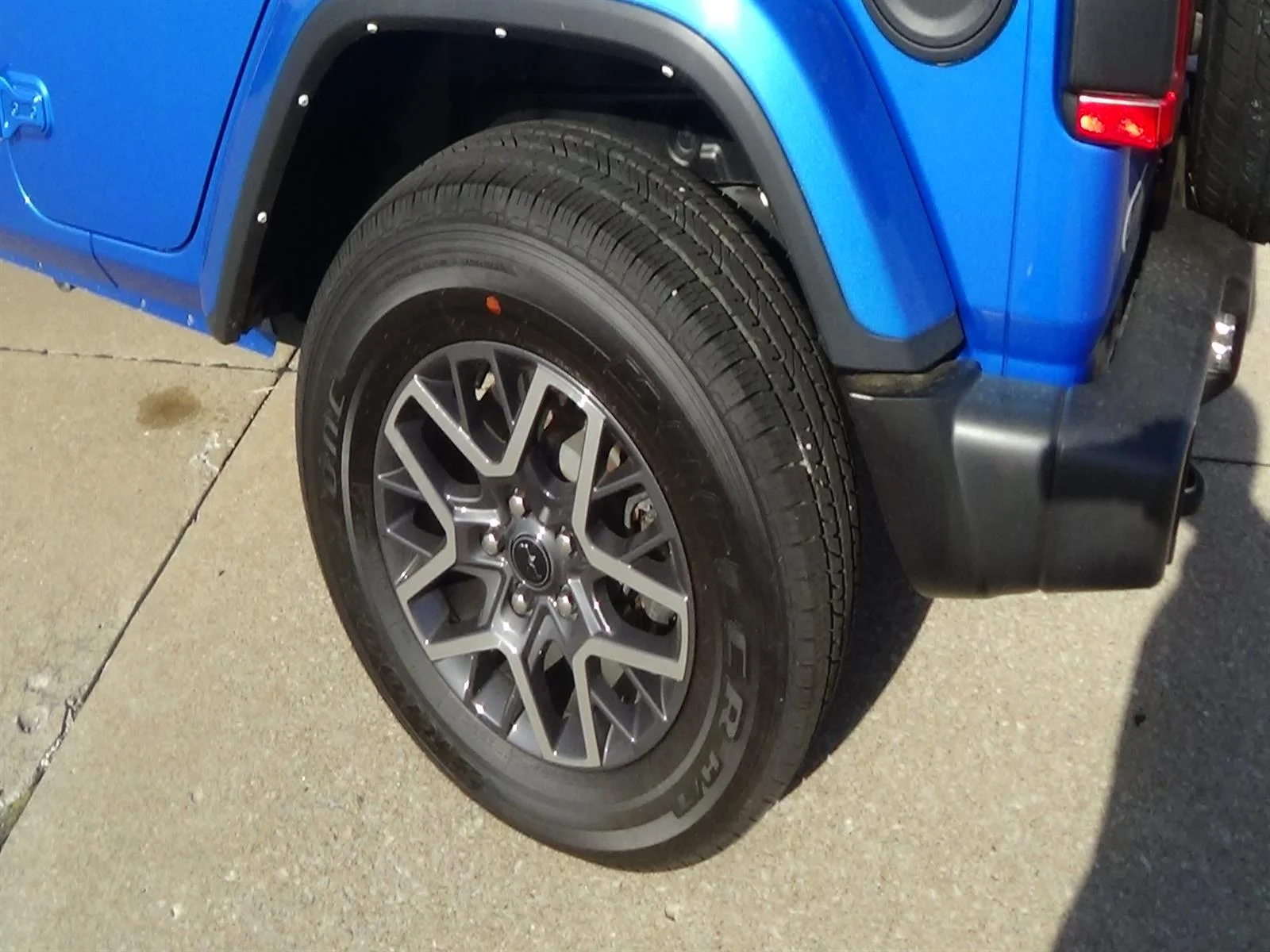 Used 2021 Hydro Blue Pearl Coat (pbj) Jeep Sahara Altitude image 9