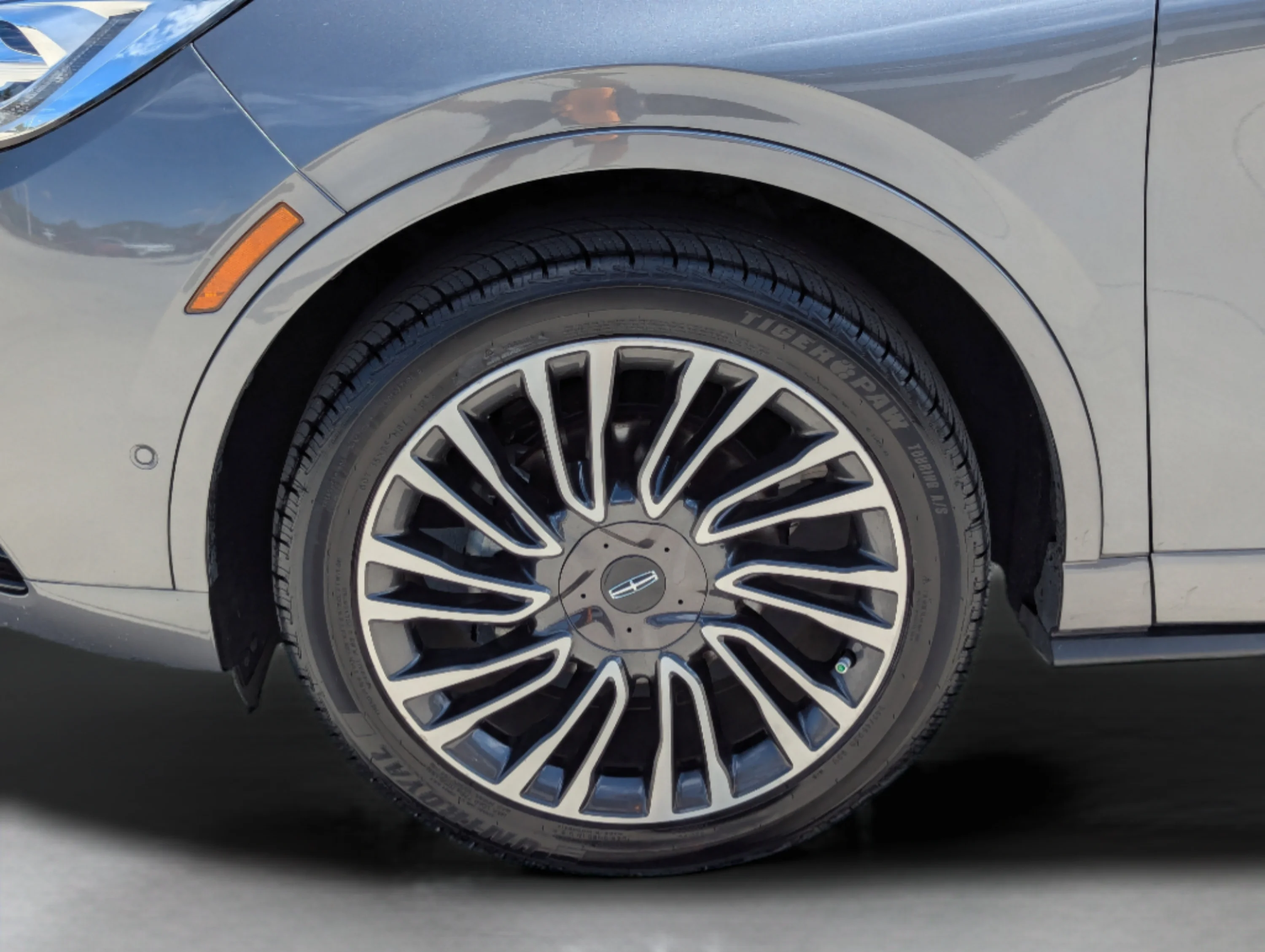Used 2021 Gray Lincoln Reserve image 47