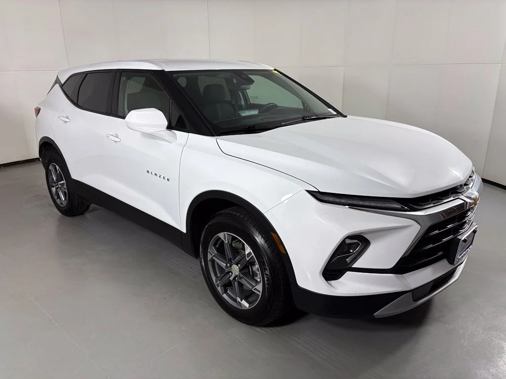 Used 2025 White Chevrolet LT image 2