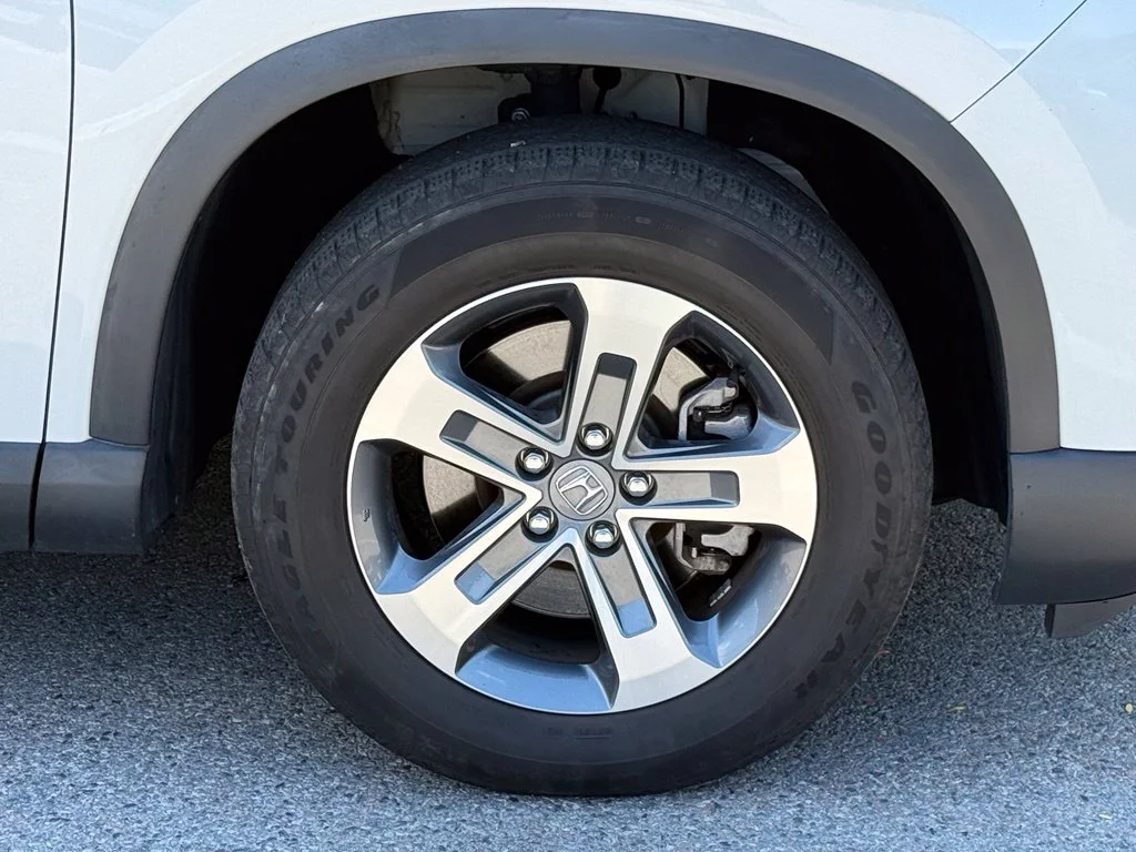 Used 2023 White Honda EX-L image 11