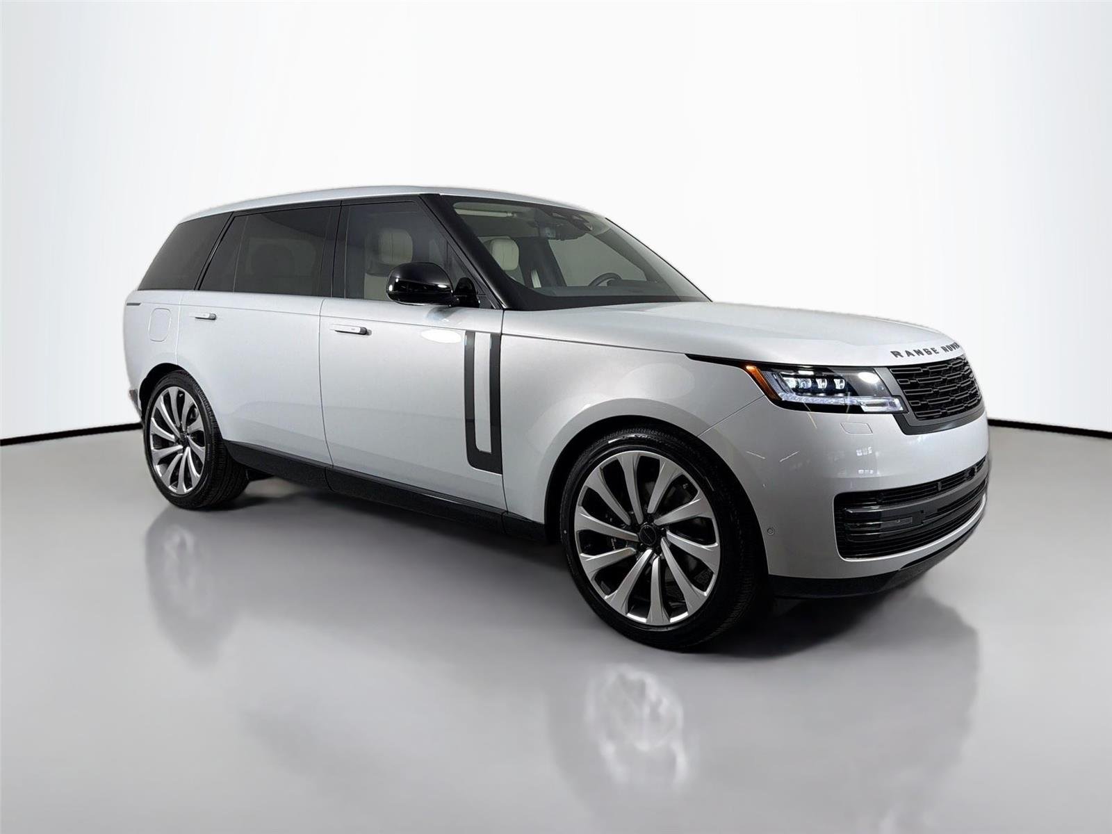New 2026 Ethereal Frost Sliver LAND ROVER SE LWB 7-Seats / V8 image 3