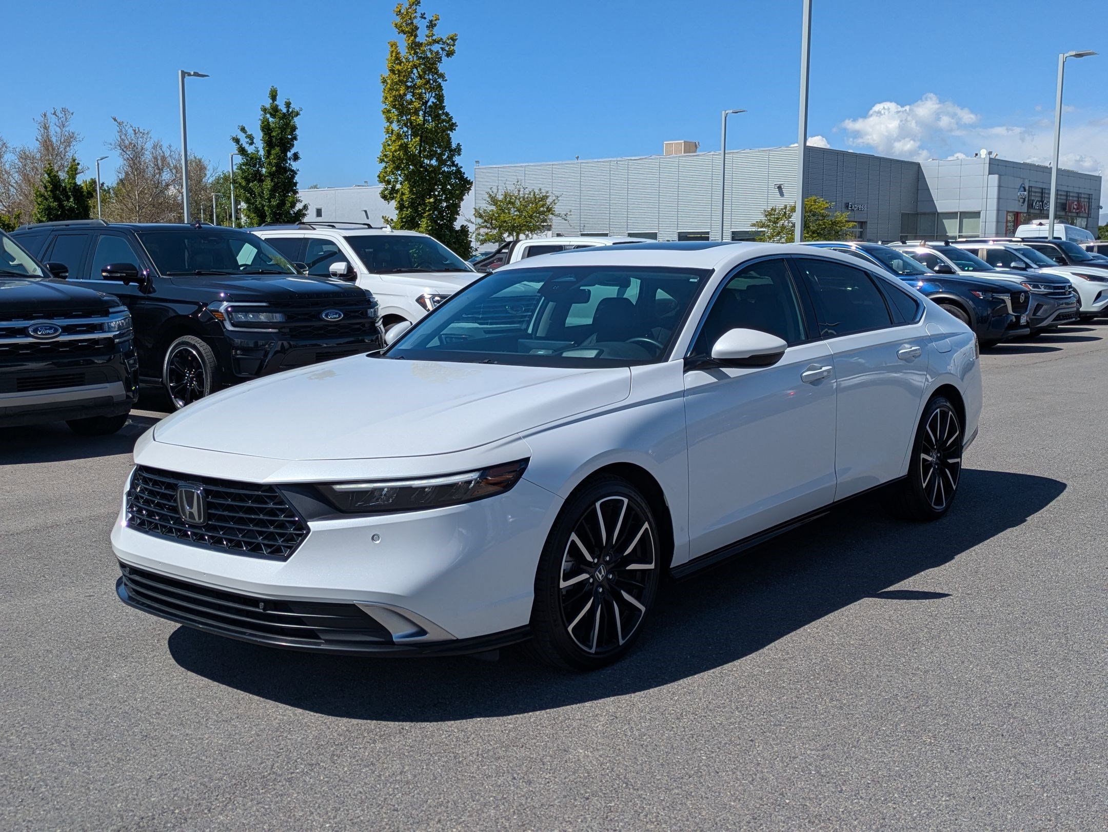 Used 2023 White Honda Touring image 8
