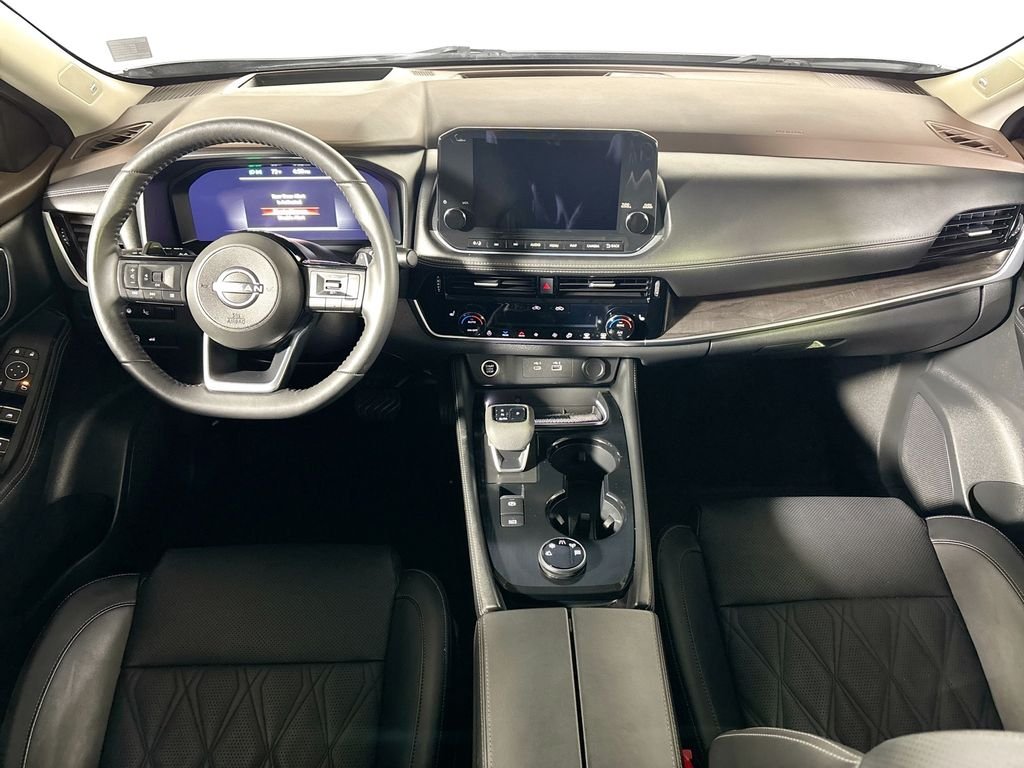 Used 2023 Gold Nissan Platinum image 12