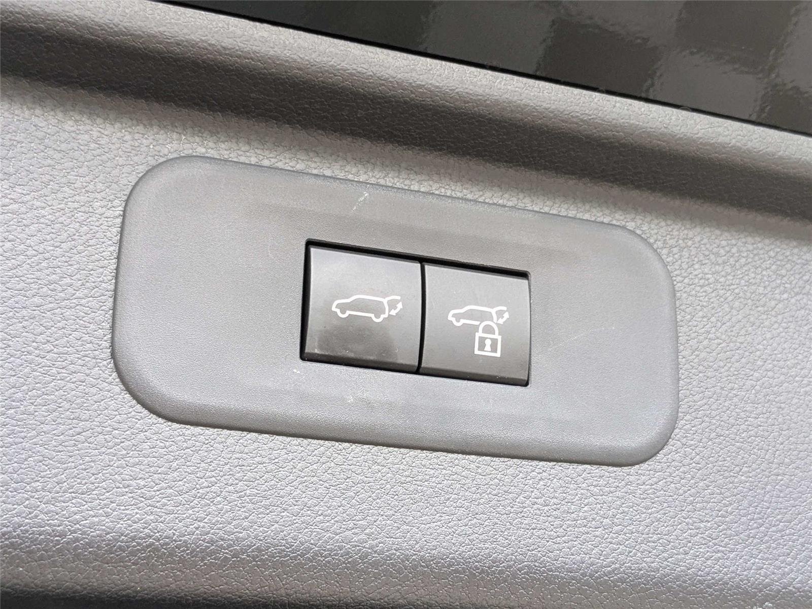 Used 2025 Midnight Black Metallic Toyota XLE image 10
