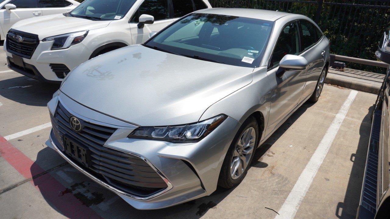 Used 2022 Silver Toyota XLE image 4
