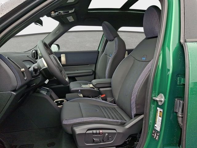 New 2027 Green MINI Signature Plus image 11