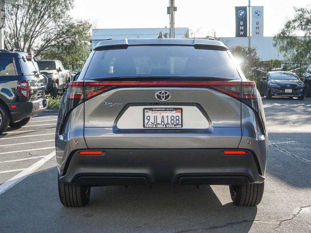 Used 2023  Toyota XLE image 5