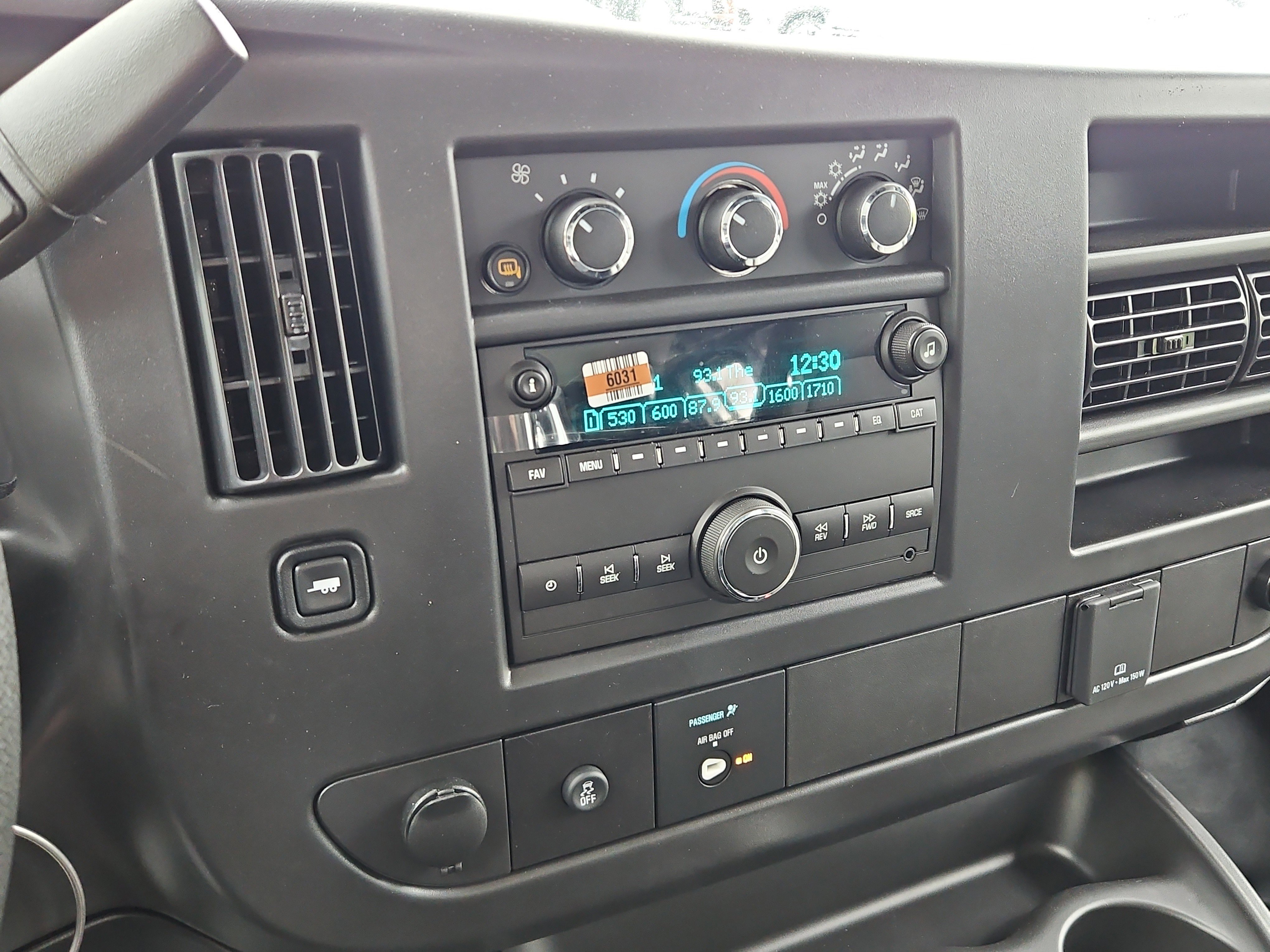 2026 Chevrolet Express Cargo Work Van - Photo 15