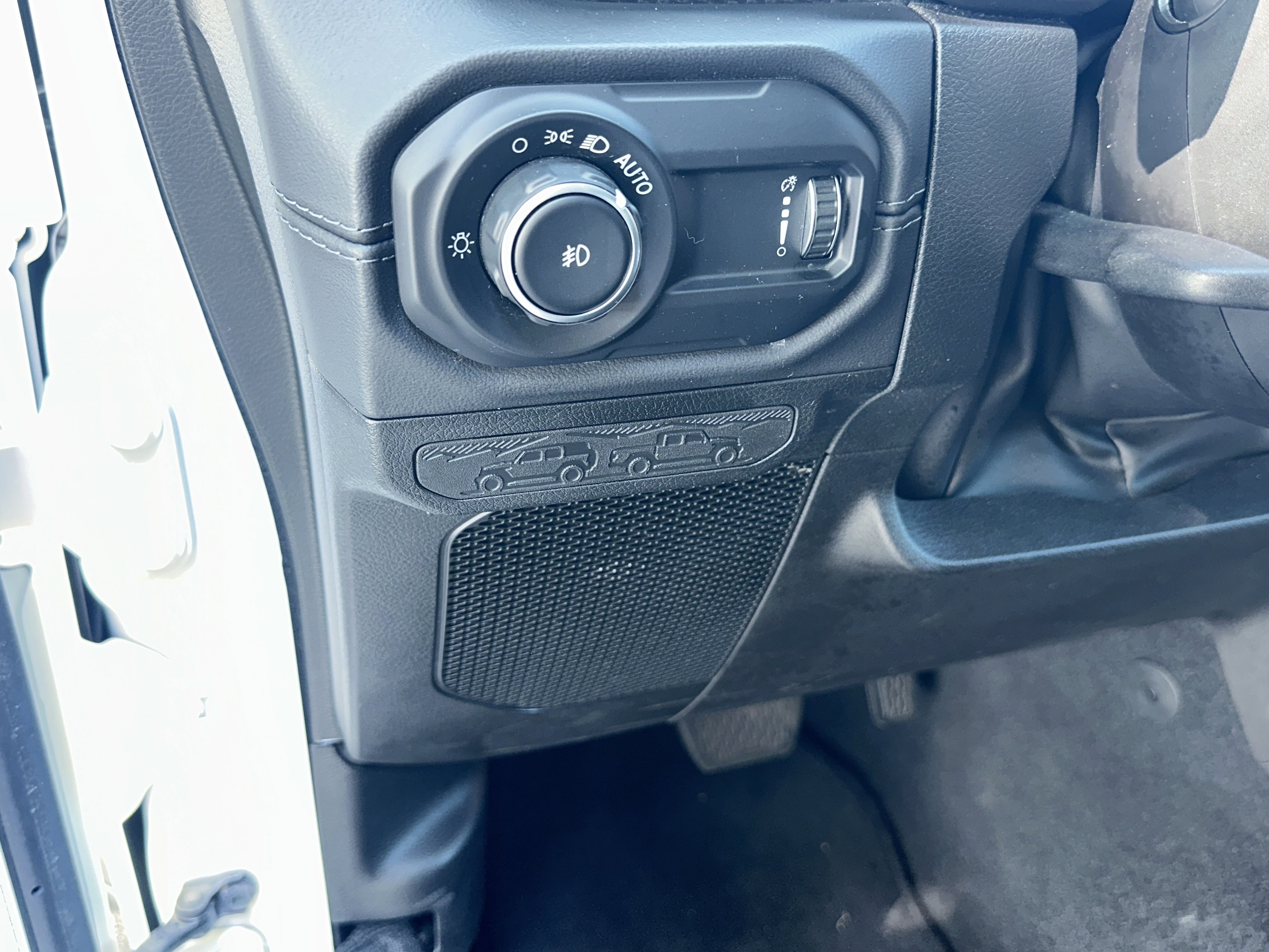 Used 2024 Bright White Clearcoat Jeep Rubicon image 28