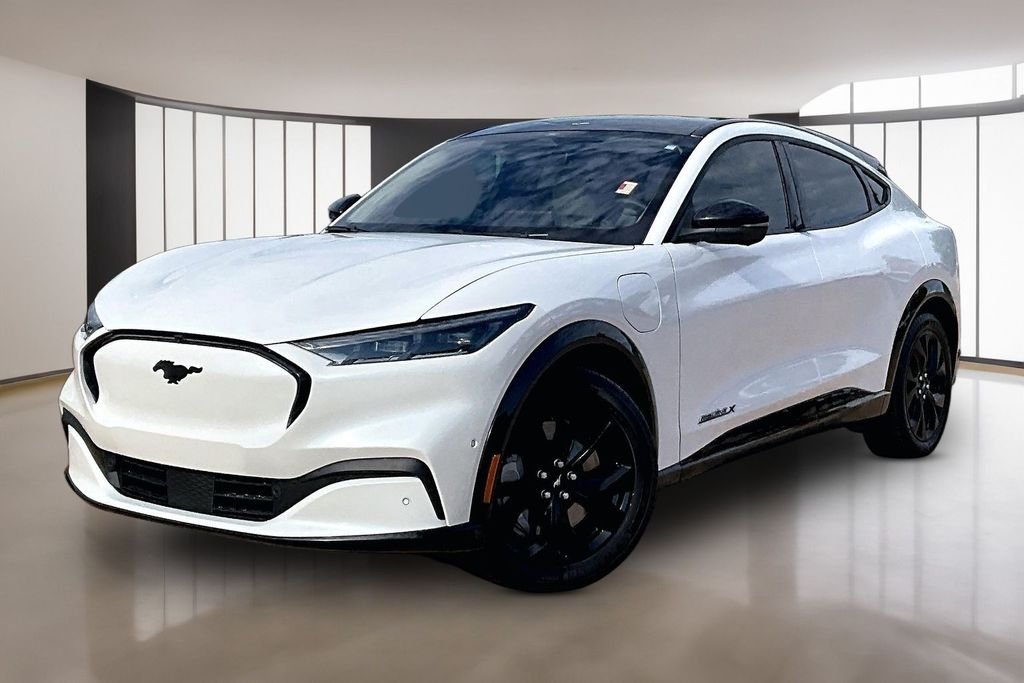 Used 2023 White Ford Premium image 1