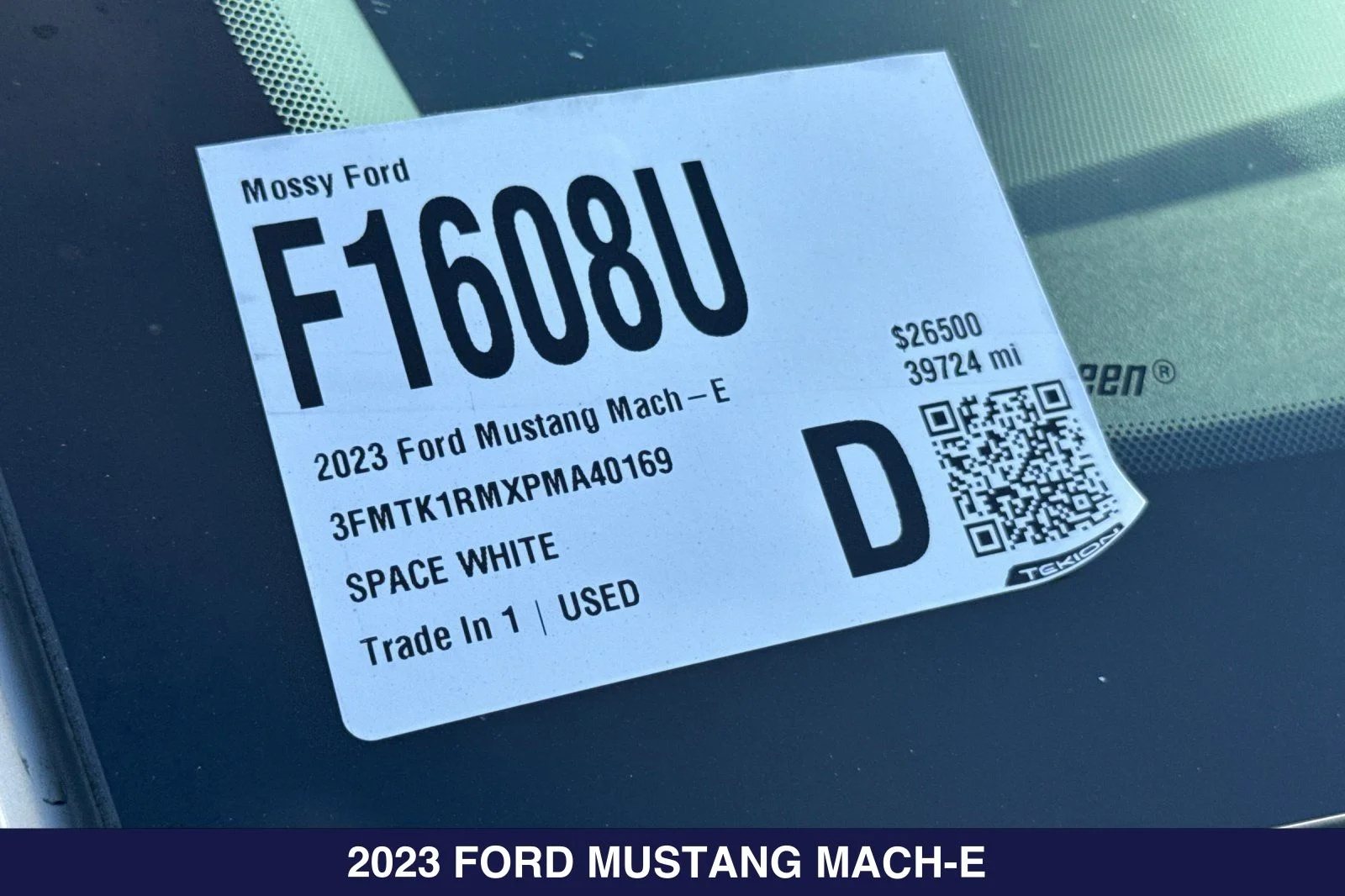 Used 2023 Space White Metallic Ford Select image 2