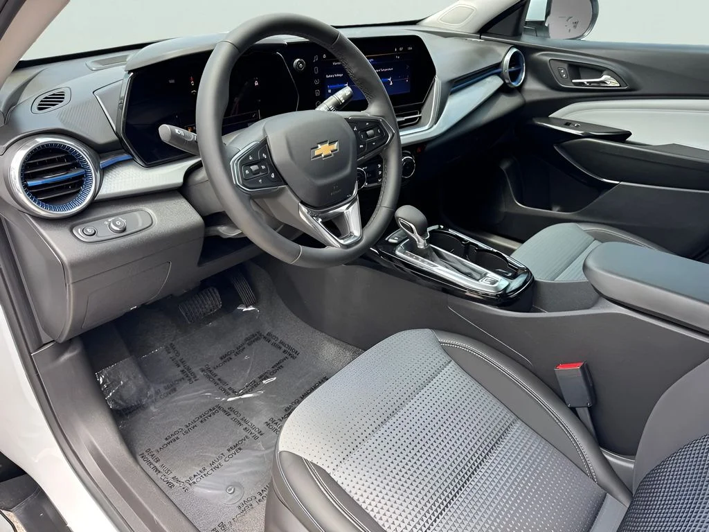 Used 2026 White Chevrolet LT image 9