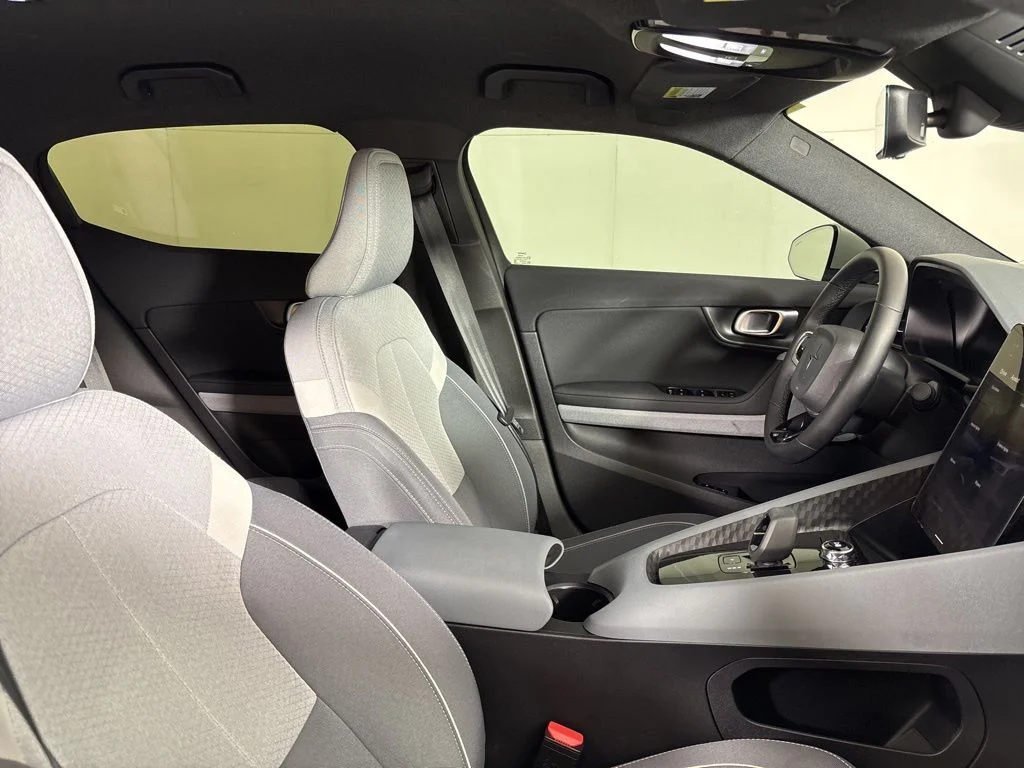 Used 2023 White Polestar Long Range Dual Motor image 18