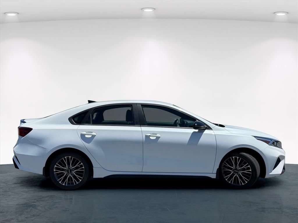 Used 2023 White Kia GT-Line image 12