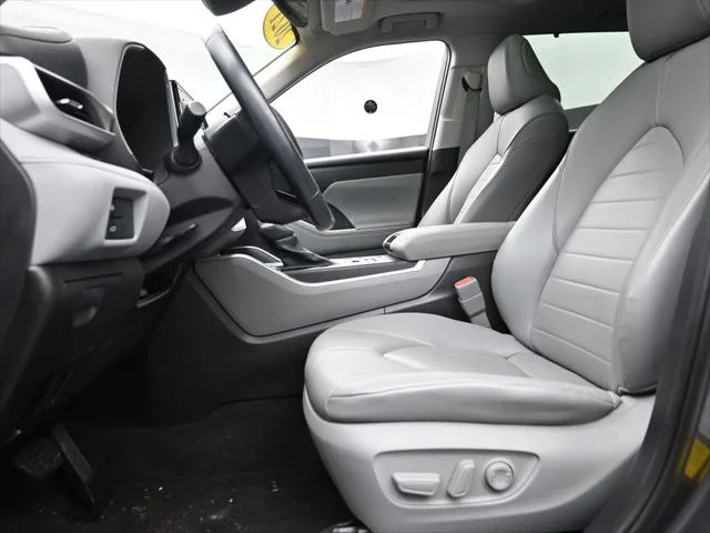 2021 Toyota Highlander XLE - Photo 19