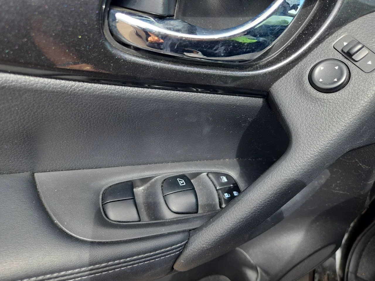 Used 2017 Magnetic Black Nissan SV image 12
