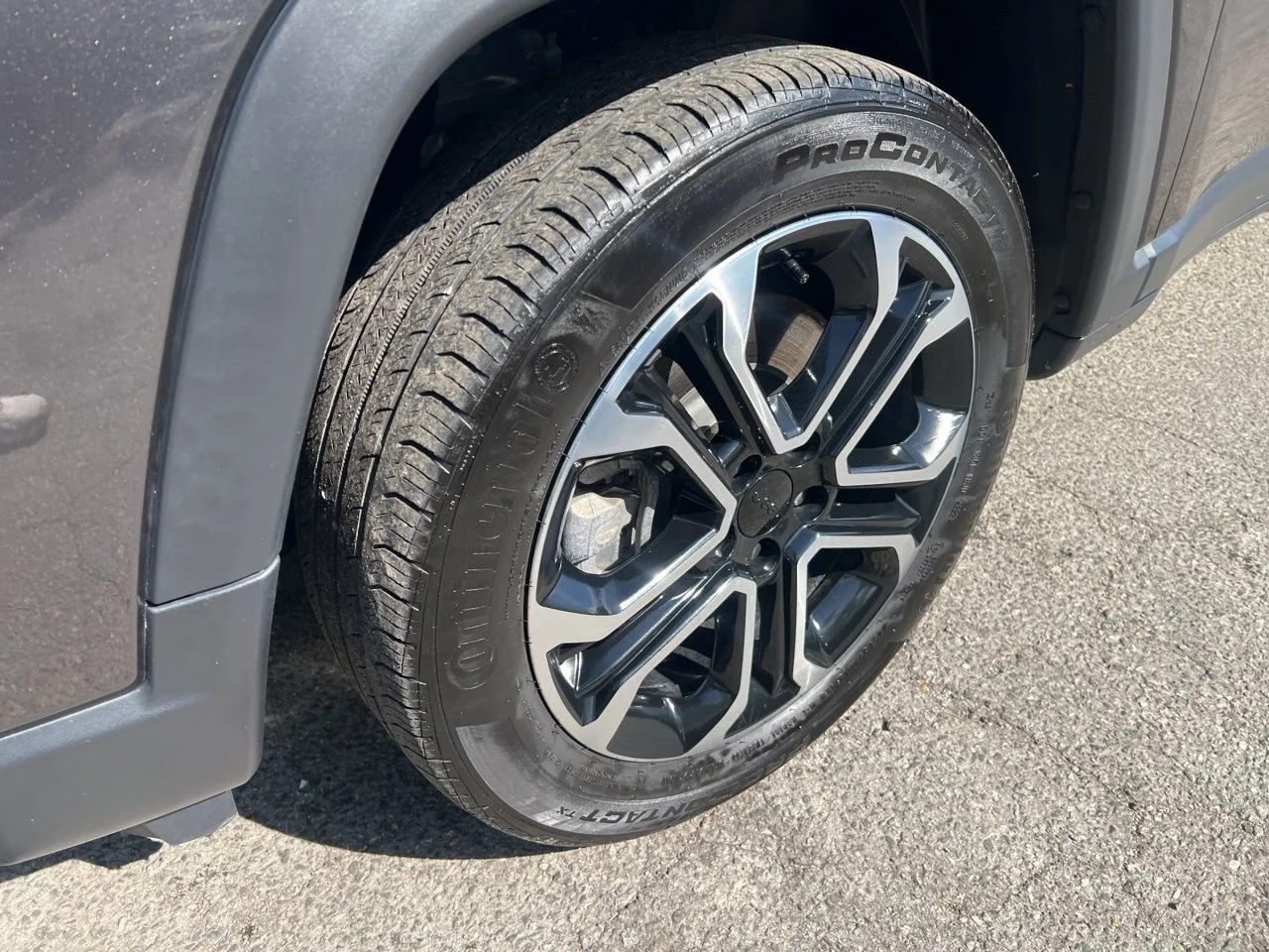 Used 2023 Gray Jeep Limited image 10