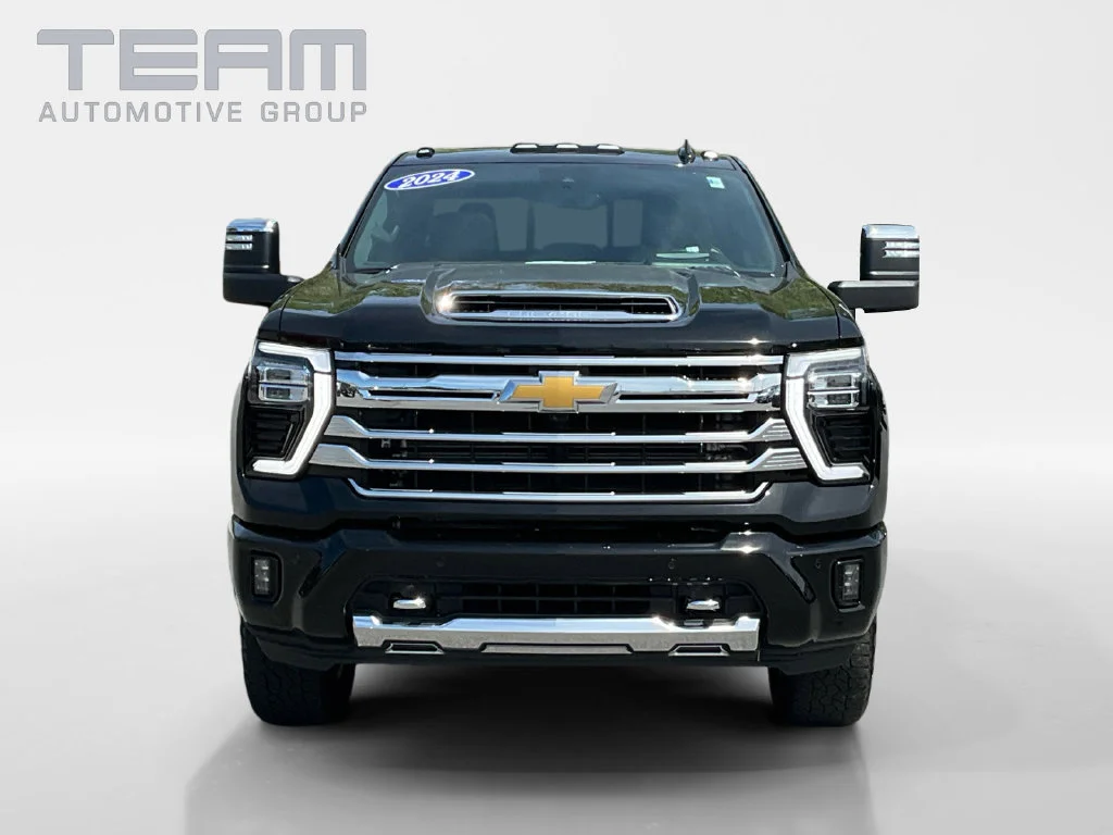 Used 2024 Black Chevrolet High Country image 2