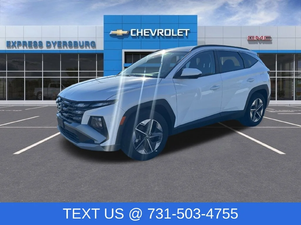Used 2025 White Hyundai SEL image 3