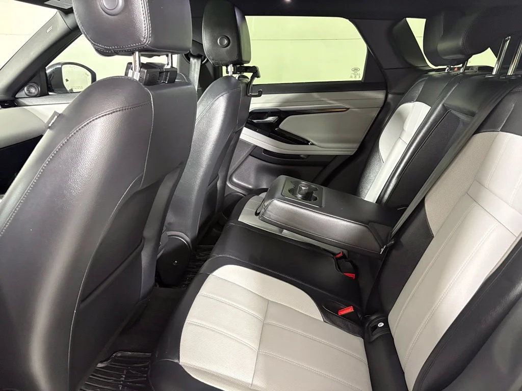Used 2022 Silver Land Rover Dynamic image 39