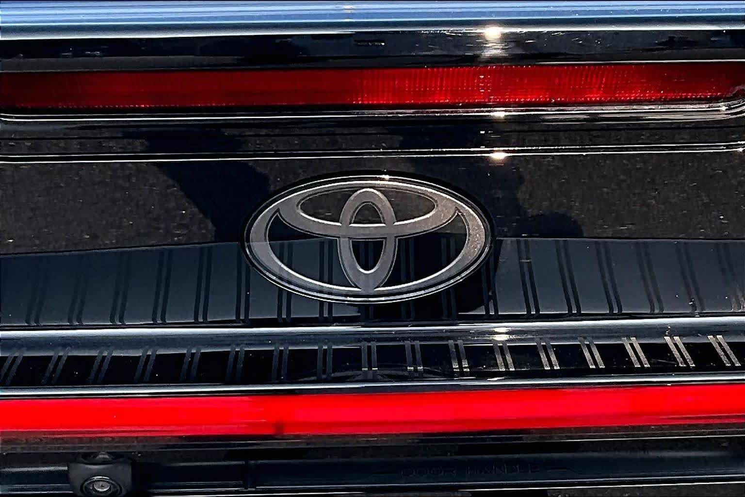 2024 Toyota Prius XLE - Photo 9