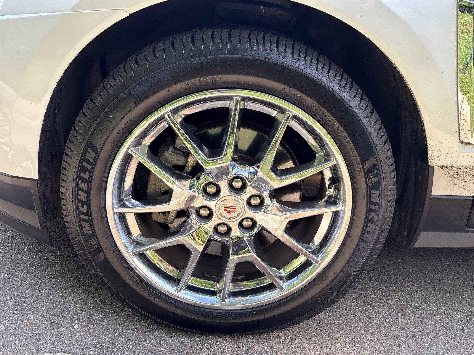 Used 2013 Platinum Ice Tricoat Cadillac Performance Collection image 9
