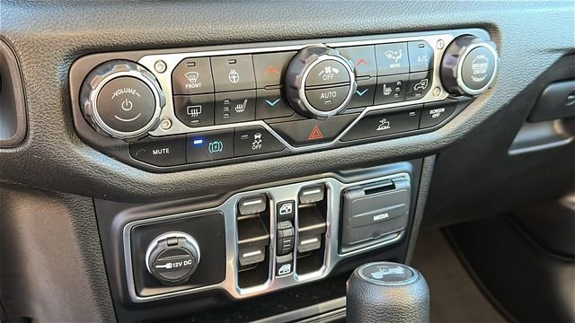 Used 2024  Jeep Sport S image 20