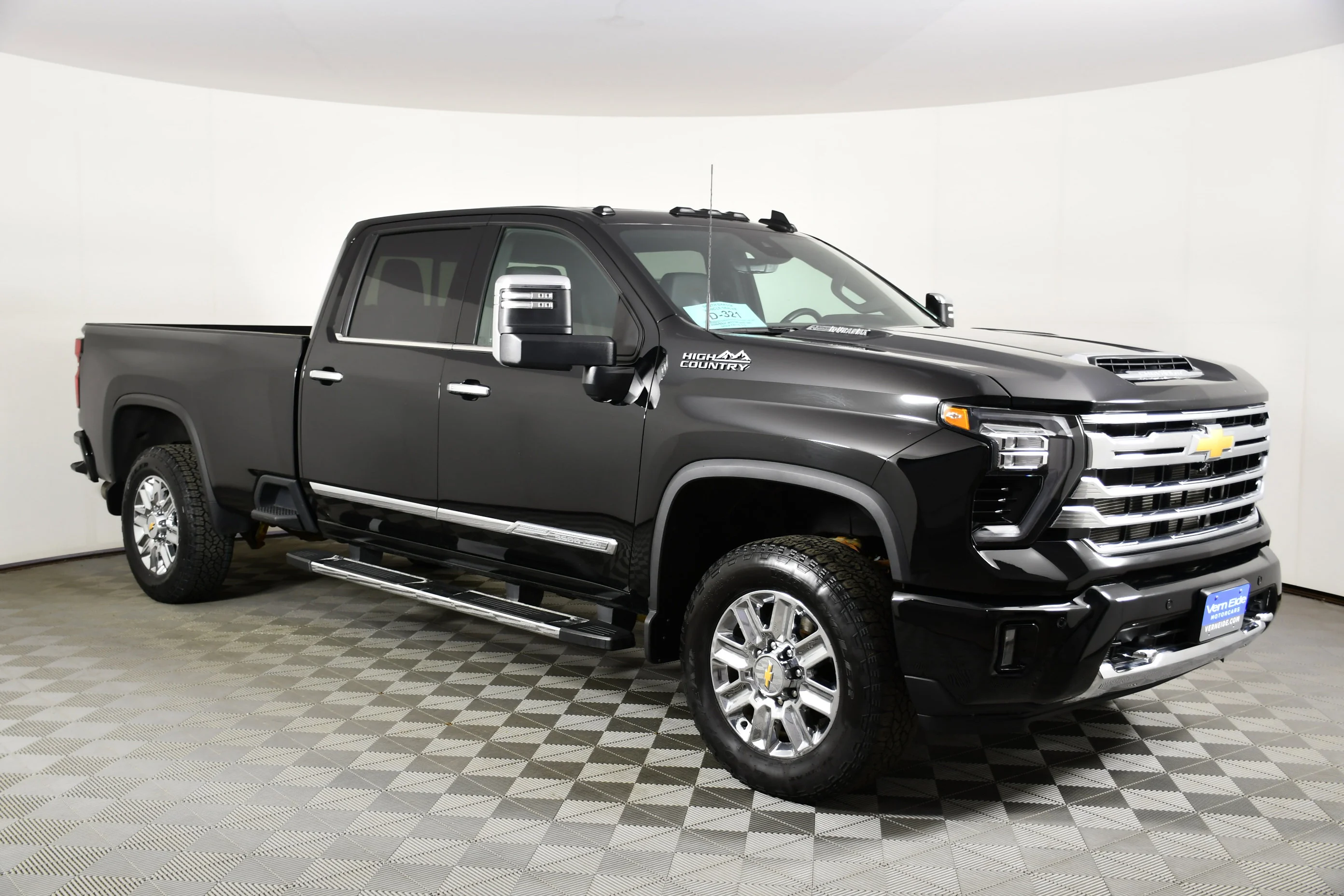 Used 2024 Black Chevrolet High Country image 4