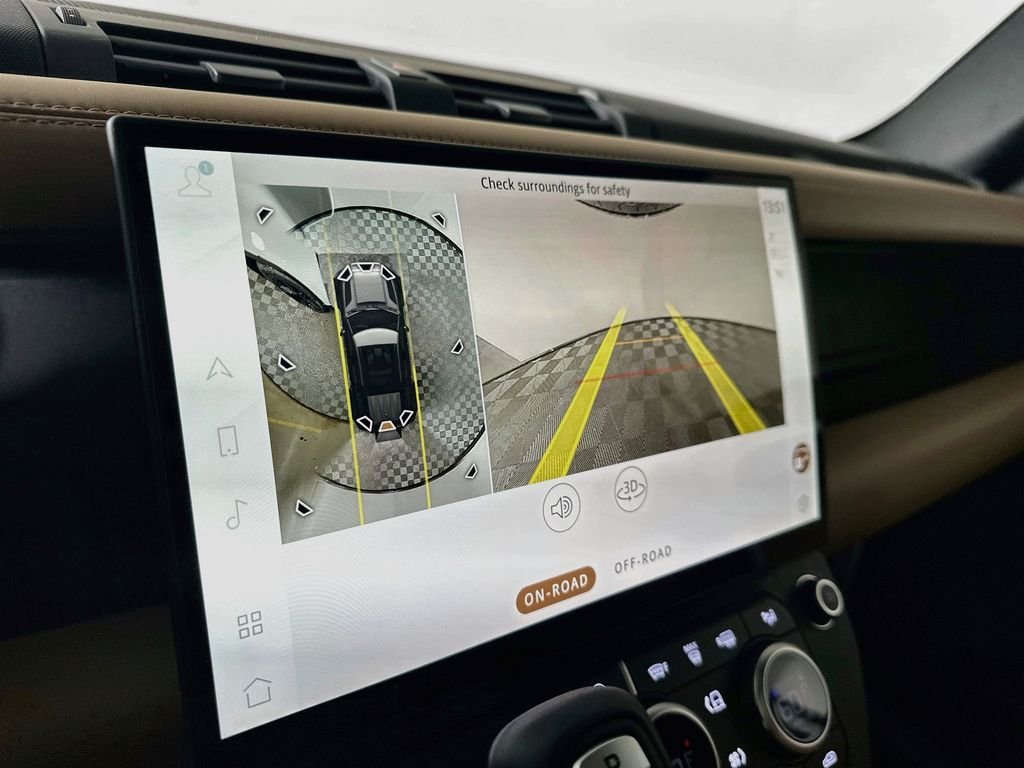 New 2026 Fuji White Land Rover X-Dynamic SE image 19