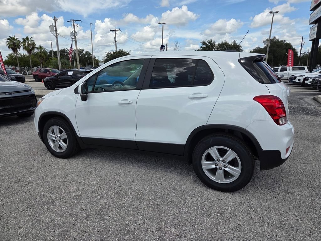 2022 Chevrolet Trax LS - Photo 9