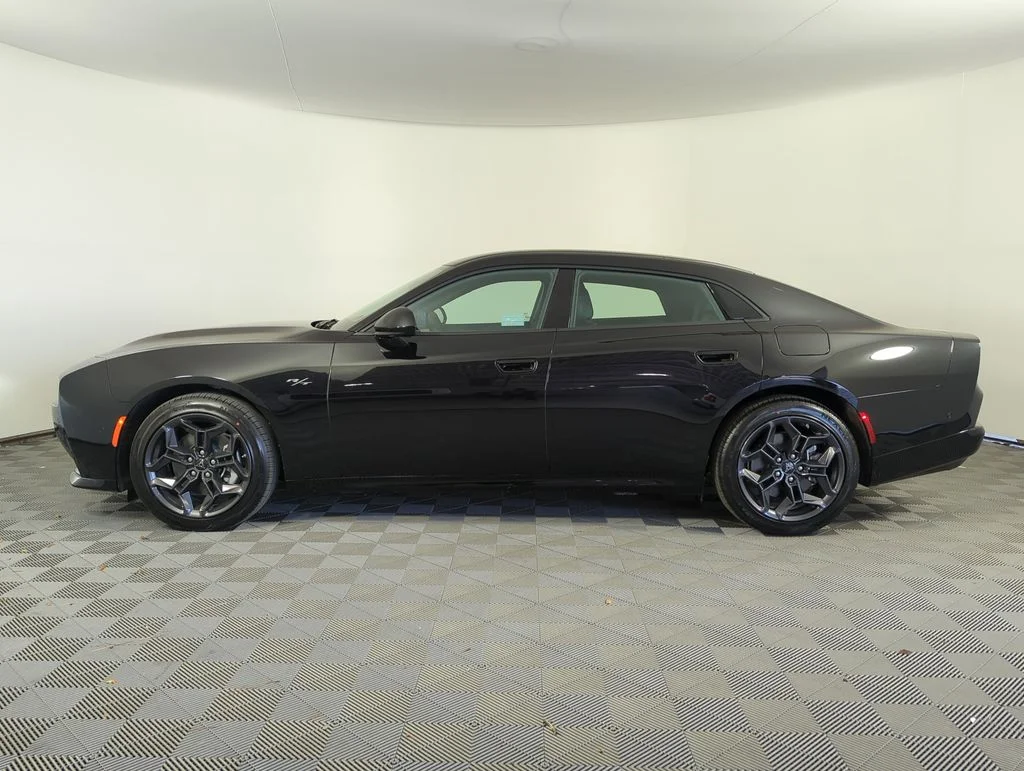 New 2026 Diamond Black Crystal Pearlcoat Dodge R/T image 8