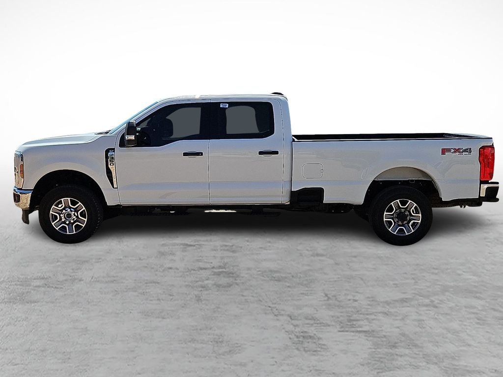 Used 2025 Oxford White Ford XLT image 6