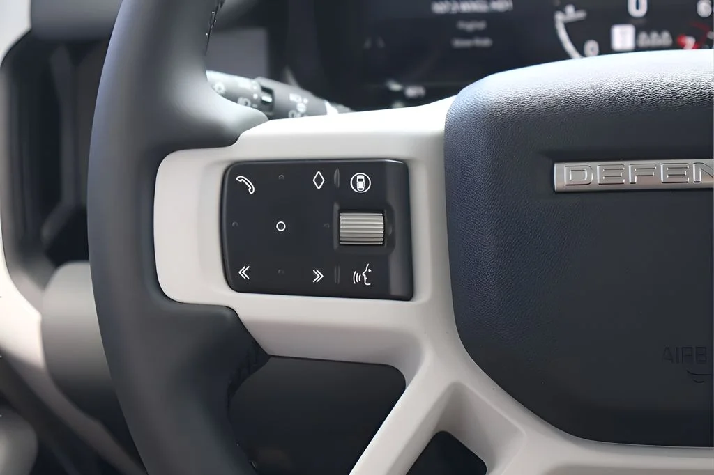 New 2026 Fuji White Land Rover X-Dynamic SE image 19