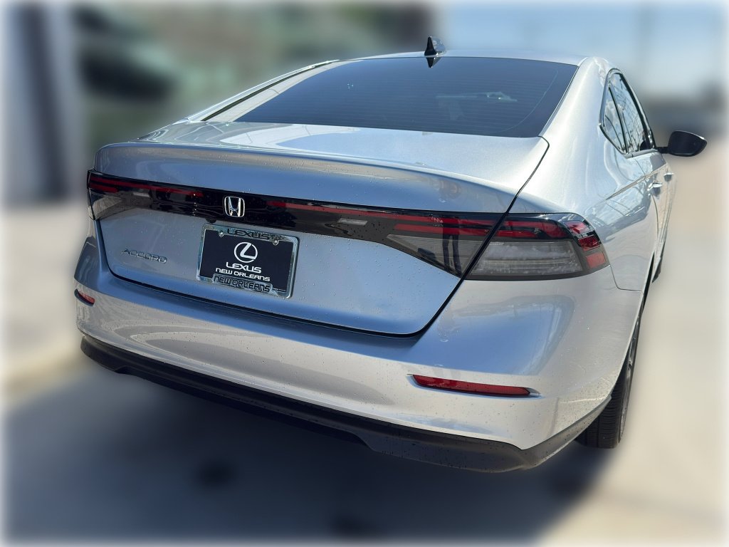 Used 2025 Solar Silver Metallic Honda SE image 8