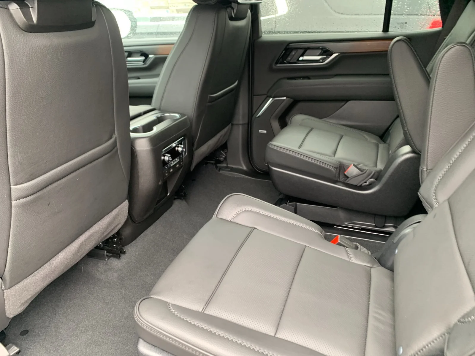2026 GMC Yukon Denali - Photo 13