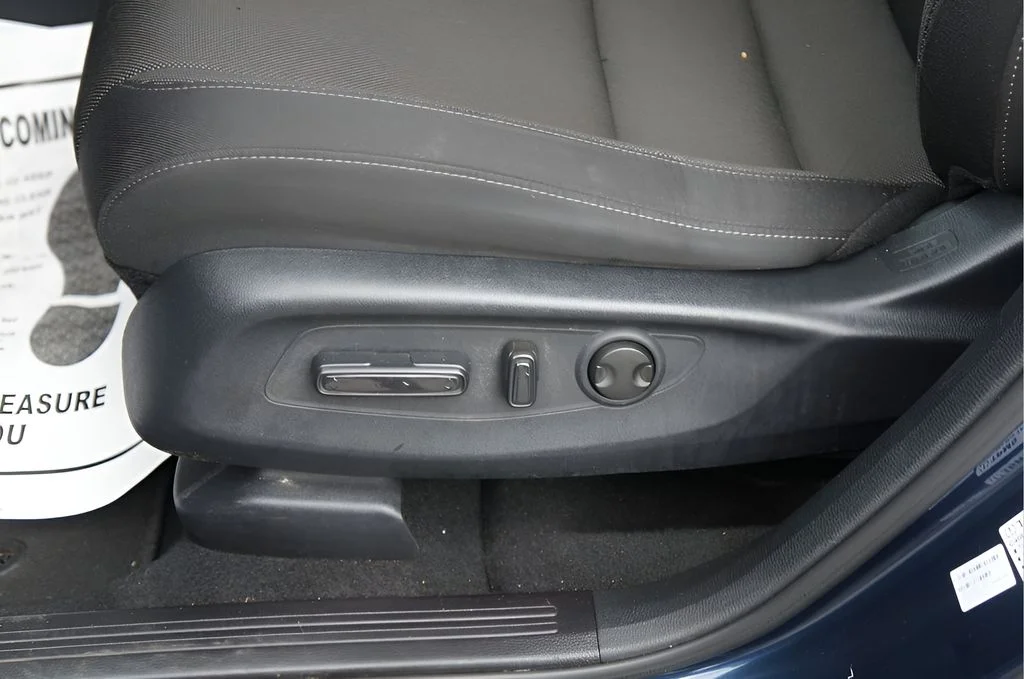 Used 2025 Canyon River Blue Met Honda EX image 17