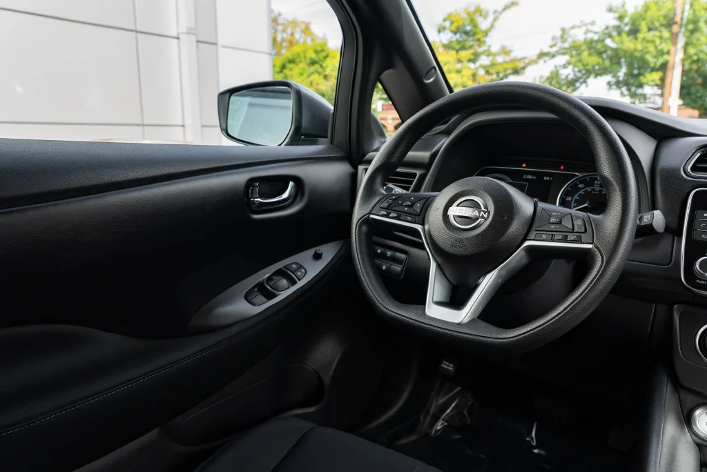 Used 2025 Gray Nissan S image 11