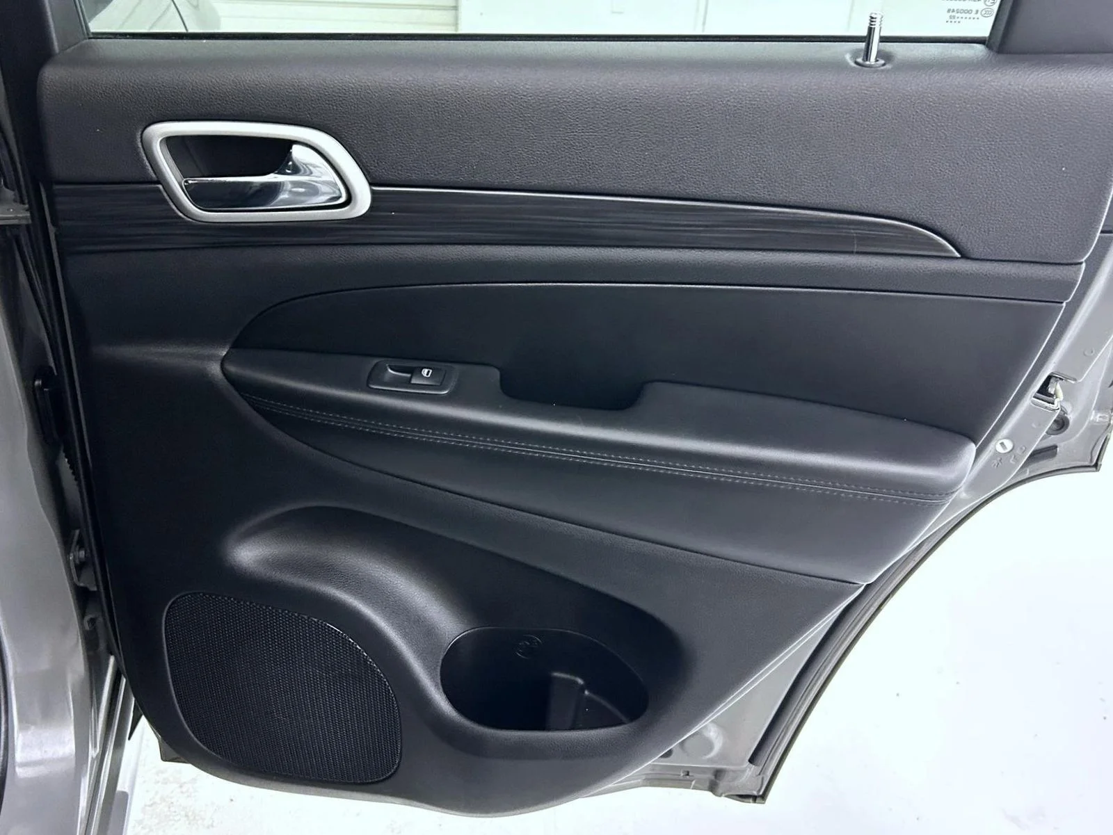 Used 2022 Gray Jeep Laredo X image 17