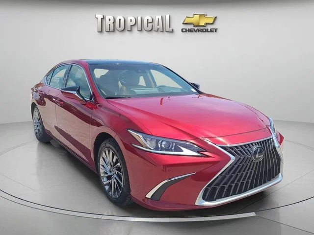 Used 2024 Red Lexus ES 350 Luxury image 4
