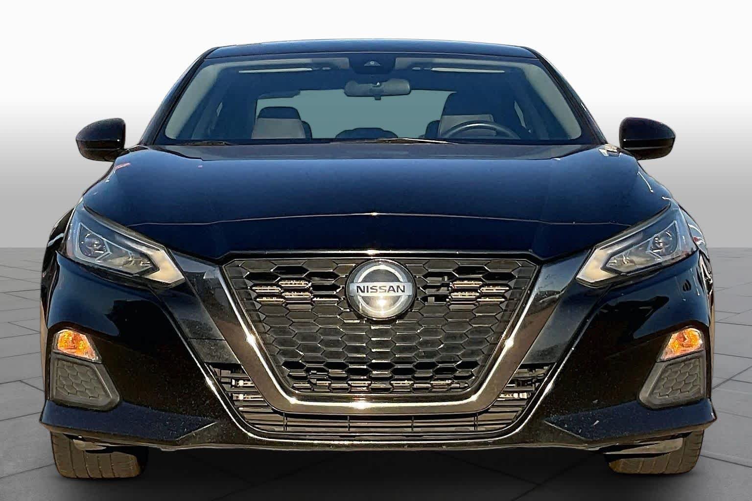 Used 2020 Super Black Nissan 2.5 SR image 3