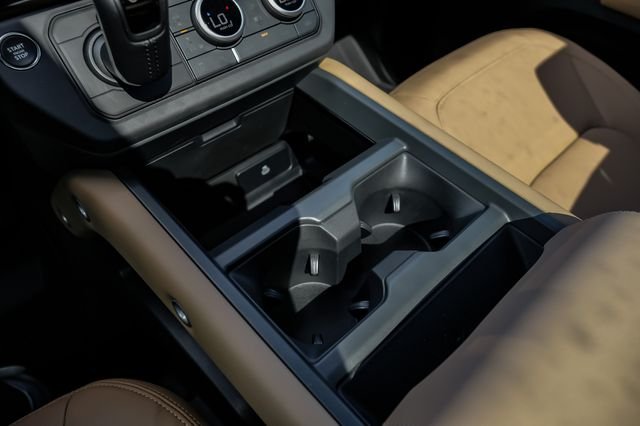 New 2026 Santorini Black Land Rover X-Dynamic SE image 36