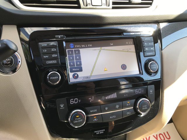 Used 2016 Midnight Jade Nissan SL image 17