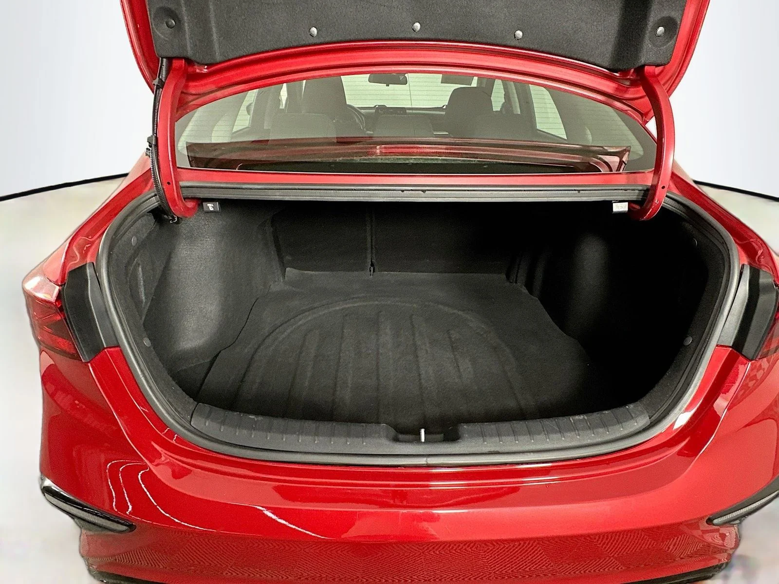 Used 2021 Currant Red Kia LXS image 23